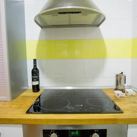 Rentalsevilla Luminoso Apartamento Con Terraza En La Maestranza Seville