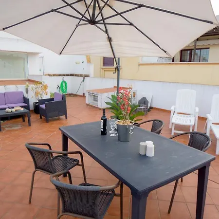 Rentalsevilla Luminoso Apartamento Con Terraza En La Maestranza Seville